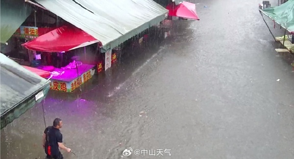 广东两地6小时降雨超300毫米